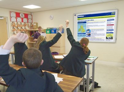 Promethean acerca la tecnología a los colegios con sus pizarras interactivas