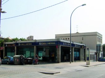 La caja suscribe un contrato de pago por uso con Oki, que proporciona 458 máquinas