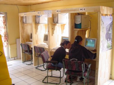 Microsoft y la asociación ALYCE quieren regularizar la situación de los locutorios y cibercafés