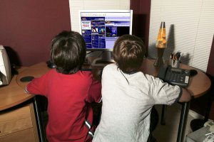 Contactar con desconocidos, uno de los principales peligros de Internet para los niños