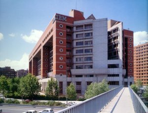 IBM mantiene la rentabilidad, pero ingresa un 13% menos entre abril y junio