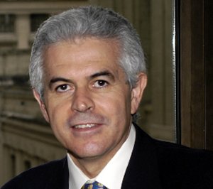 Ros cree que es "una leyenda urbana" pensar que los españoles piratean más que los europeos