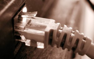 Telefónica rebaja 3 euros el ADSL de 10 megas