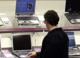 Las tiendas siguen siendo clave en la venta de informática