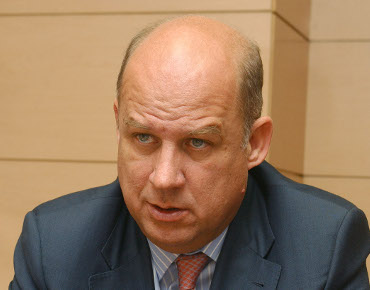 Ramón Moreno, Avnet