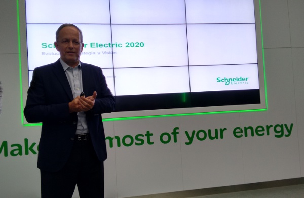 Patrick Gaonach, Iberian Zone President de Schneider Electric, durante su encuentro anual con la prensa en Barcelona.