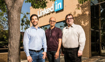 Jeff Weiner (Linkedin), Satya Nadella (Microsoft) y Reid Hoffman (Linkedin)