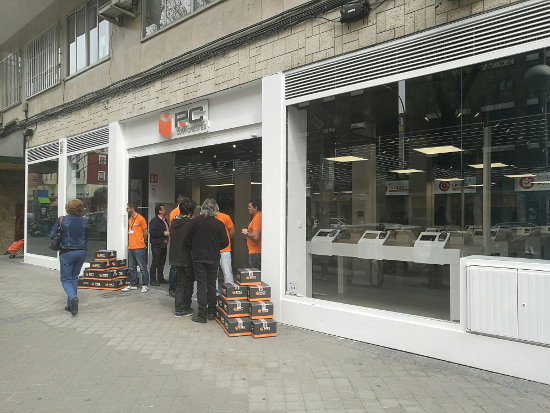Fachada de la tienda de PC Componentes en Madrid.