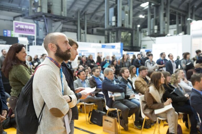 Una edición anterior de eShow.