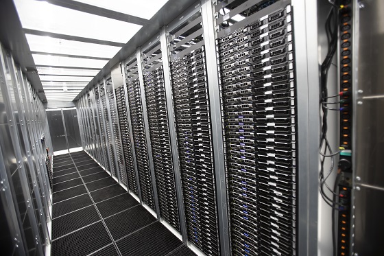 Pasillo de servidores de la nueva sala técnica del CPD de Arsys.