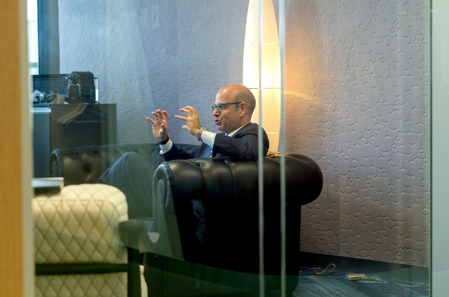 Luis Pardo, CEO de Sage, habla en las oficinas de la compañía.