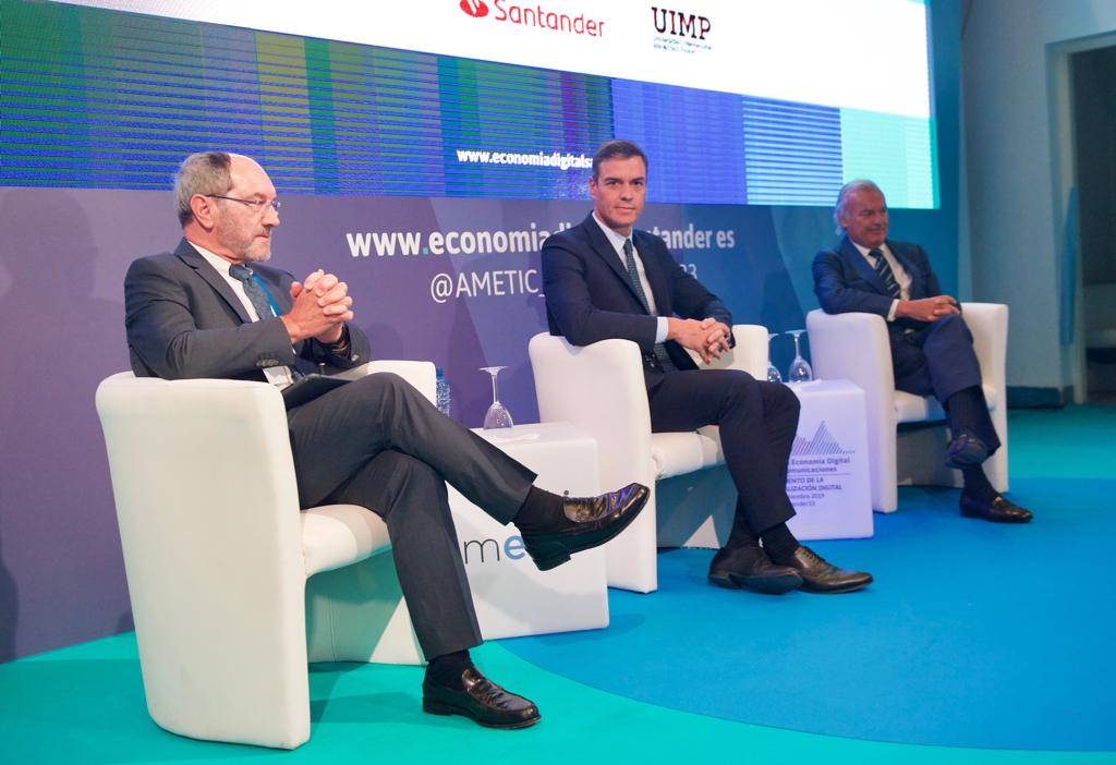 Pedro Mier, presidente de Ametic, y Pedro Sánchez, presidente del Gobierno en funciones.