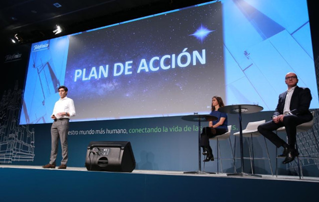 Álvarez-Pallete anuncia la reorganización en Telefónica.