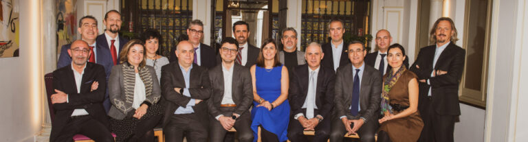 Foto de familia de la comida del Ranking Canal TIC 2020.