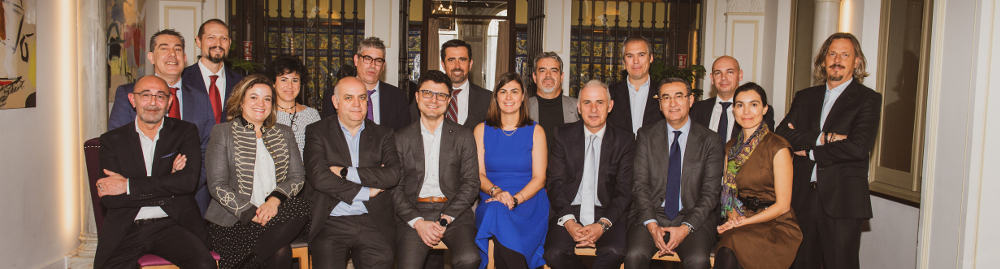 Foto de familia de la comida del Ranking Canal TIC 2020.