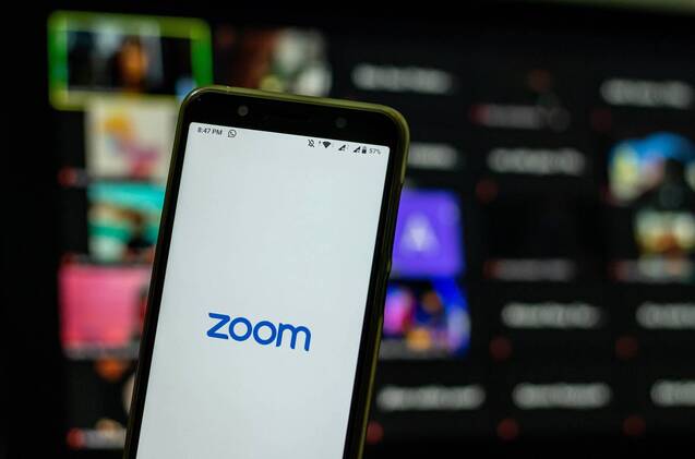 Un smartphone con Zoom.