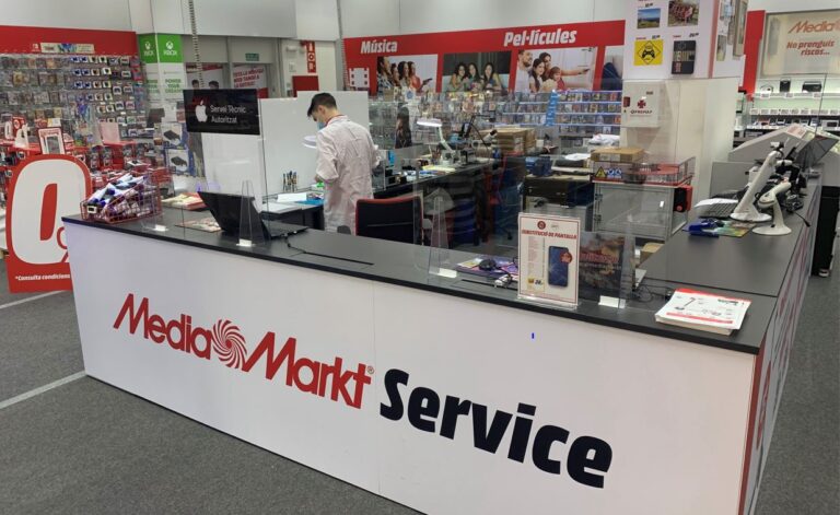 Mostrador de servicios en una tienda de MediaMarkt.