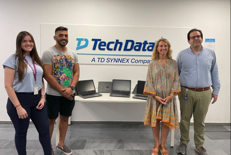 Donación de portátiles en Tech Data.