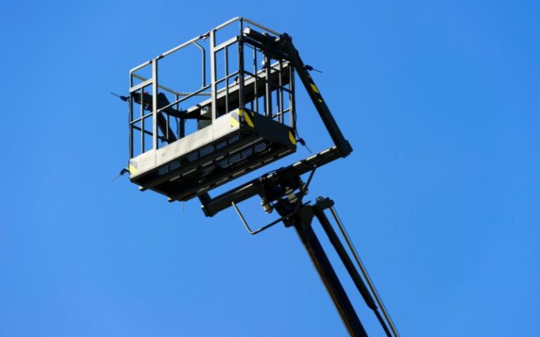 Ventajas de una plataforma elevadora para una mudanza