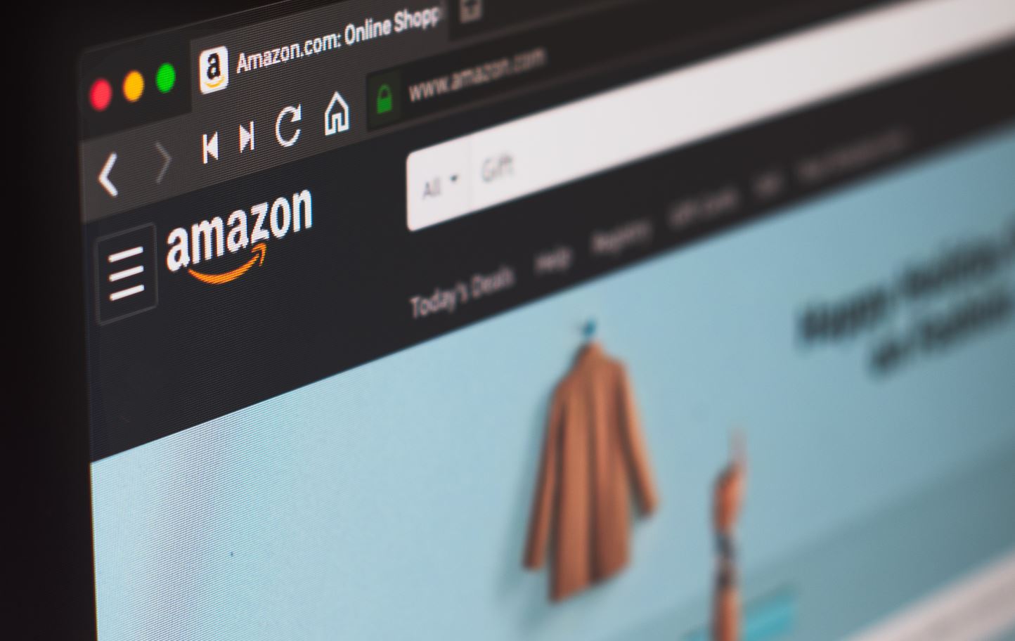 Amazon presenta su primera demanda en España contra páginas de reseñas falsas