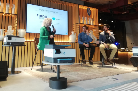 HP con los emprendedores que prueban sus impresoras. 