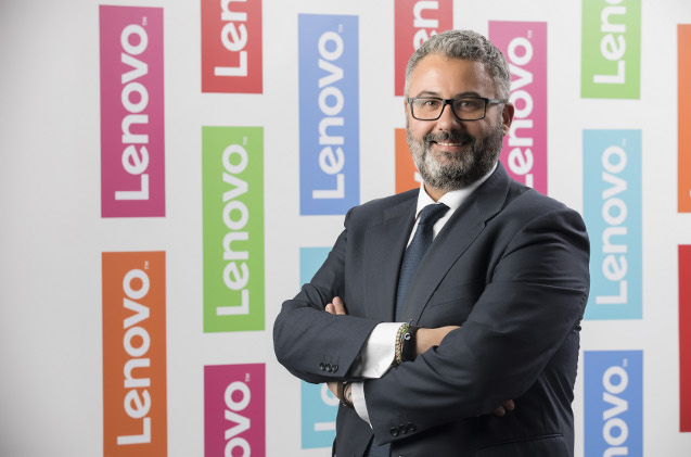 Miguel Hernández, de Lenovo. 