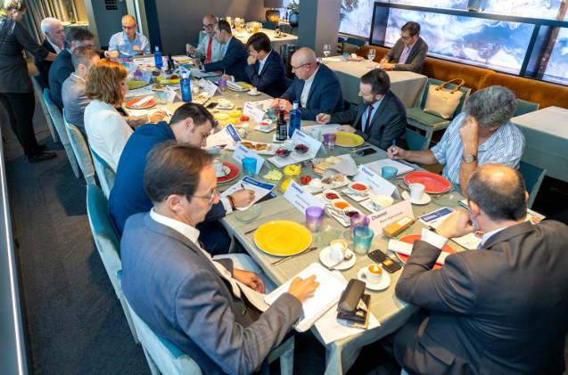 En el desayuno se habló de la nueva legislación para el reciclaje de cartuchos.